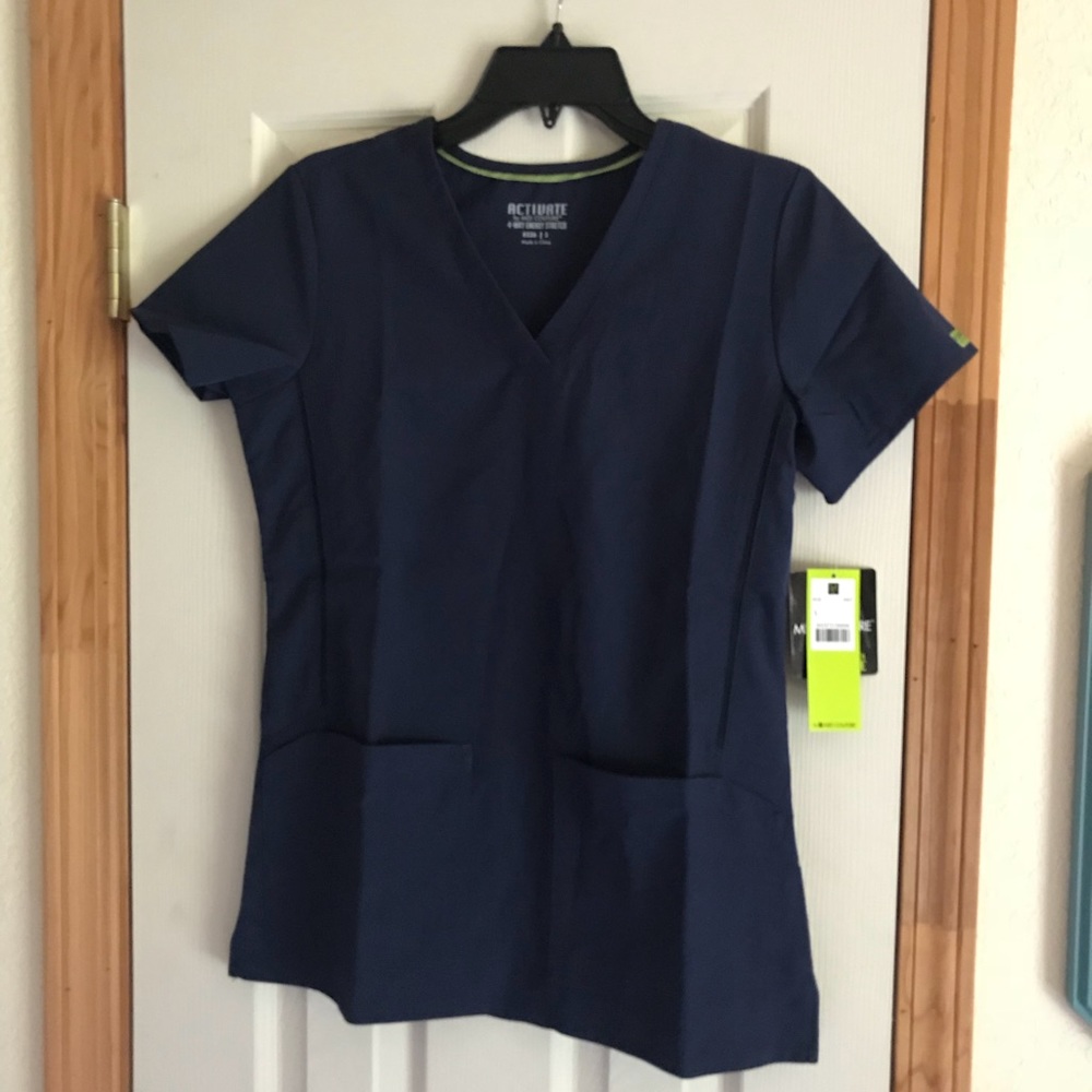 Med Couture Activate 4-way stretch scrub top